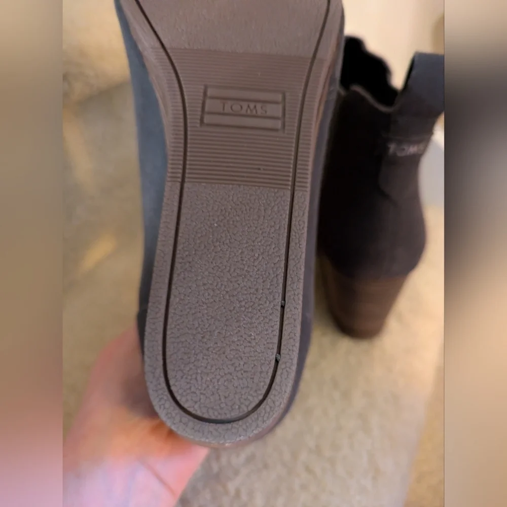Tom's Kayley Boots Dark Gray 8 NWOB